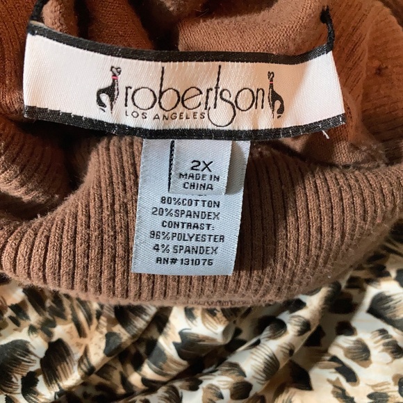 Robertson Los Angeles Animal Print Silky Turtleneck - Picture 4 of 4